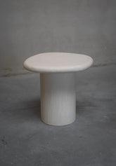 Miko - Table basse organique en béton ciré (MORTEX®) The Concrete Table Co.