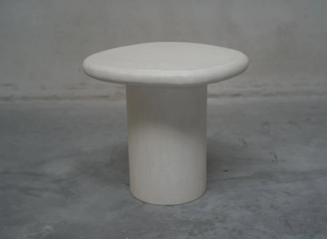 Miko - Table basse organique en béton ciré (MORTEX®) The Concrete Table Co.