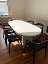 Ovella - Table ovale salle-à-manger en MORTEX® The Concrete Table Co.