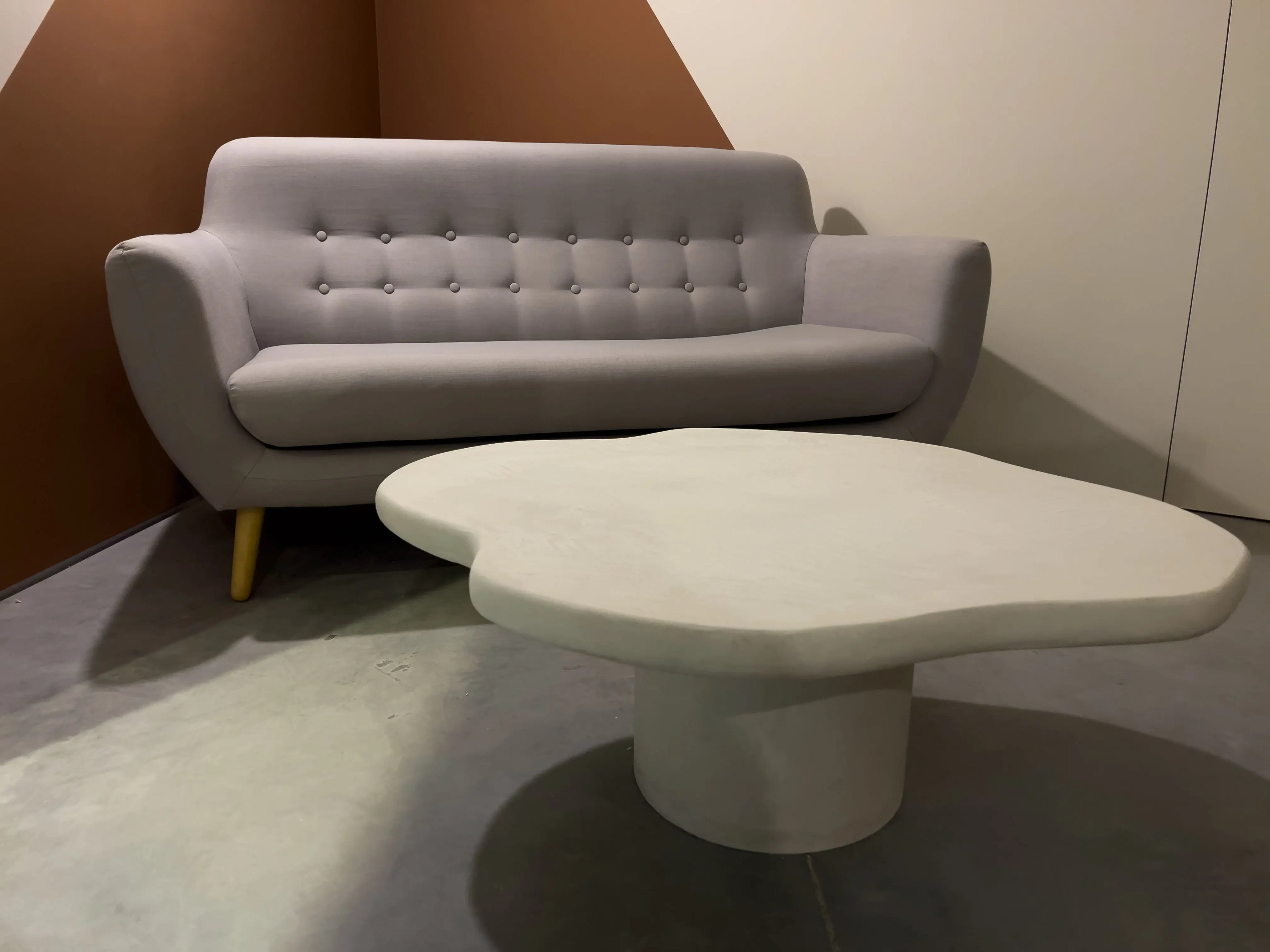 Table basse en béton ciré organique MORTEX® Huevo - The Concrete Table Co.