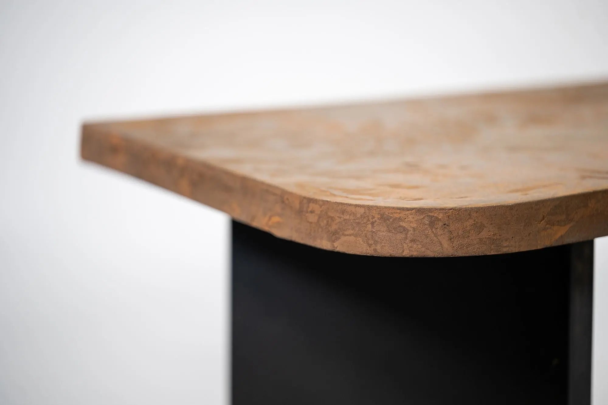 Table basse en béton ciré MORTEX® Rusty - The Concrete Table Co.