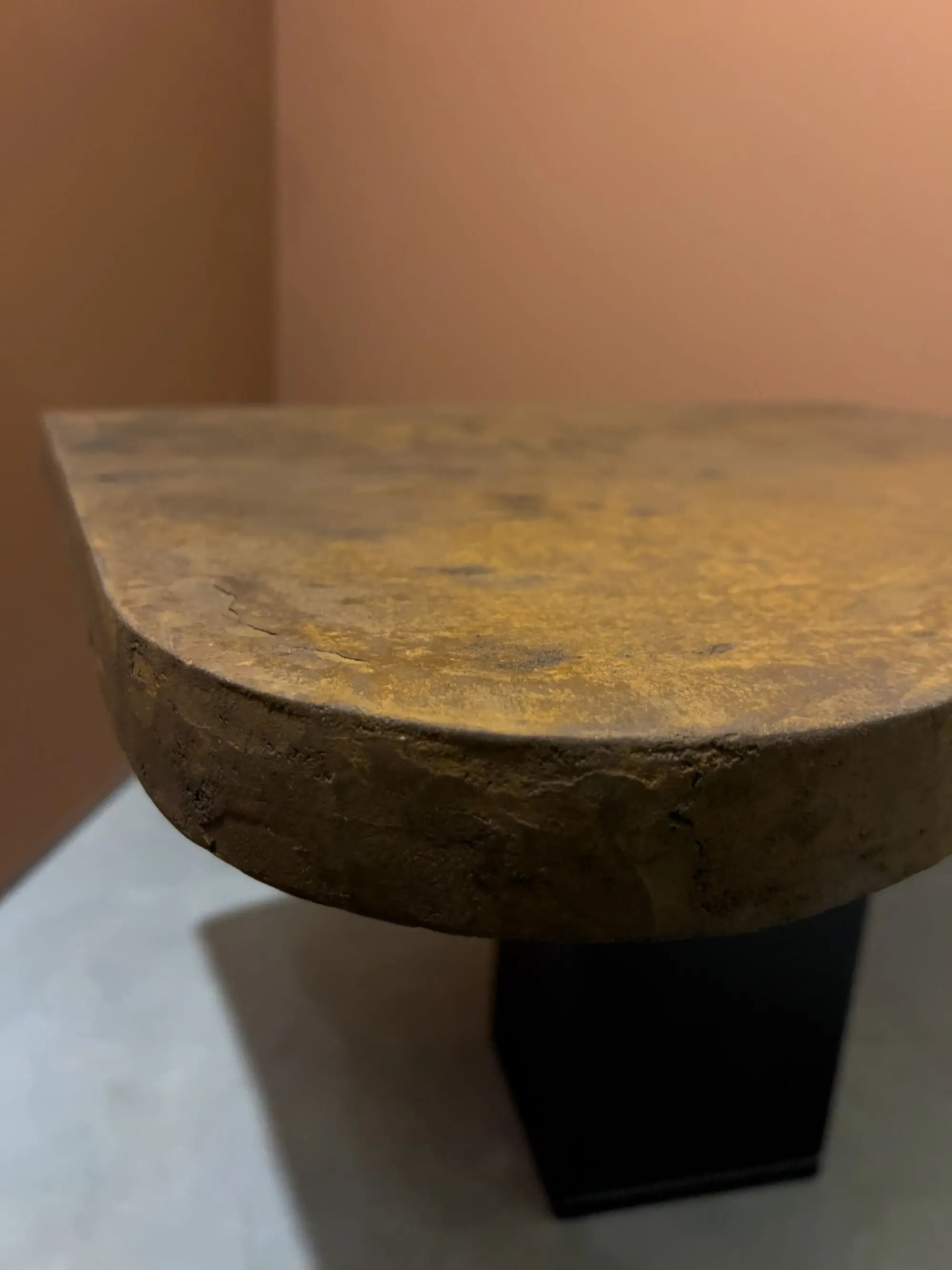 Table basse en béton ciré MORTEX® Rusty - The Concrete Table Co.
