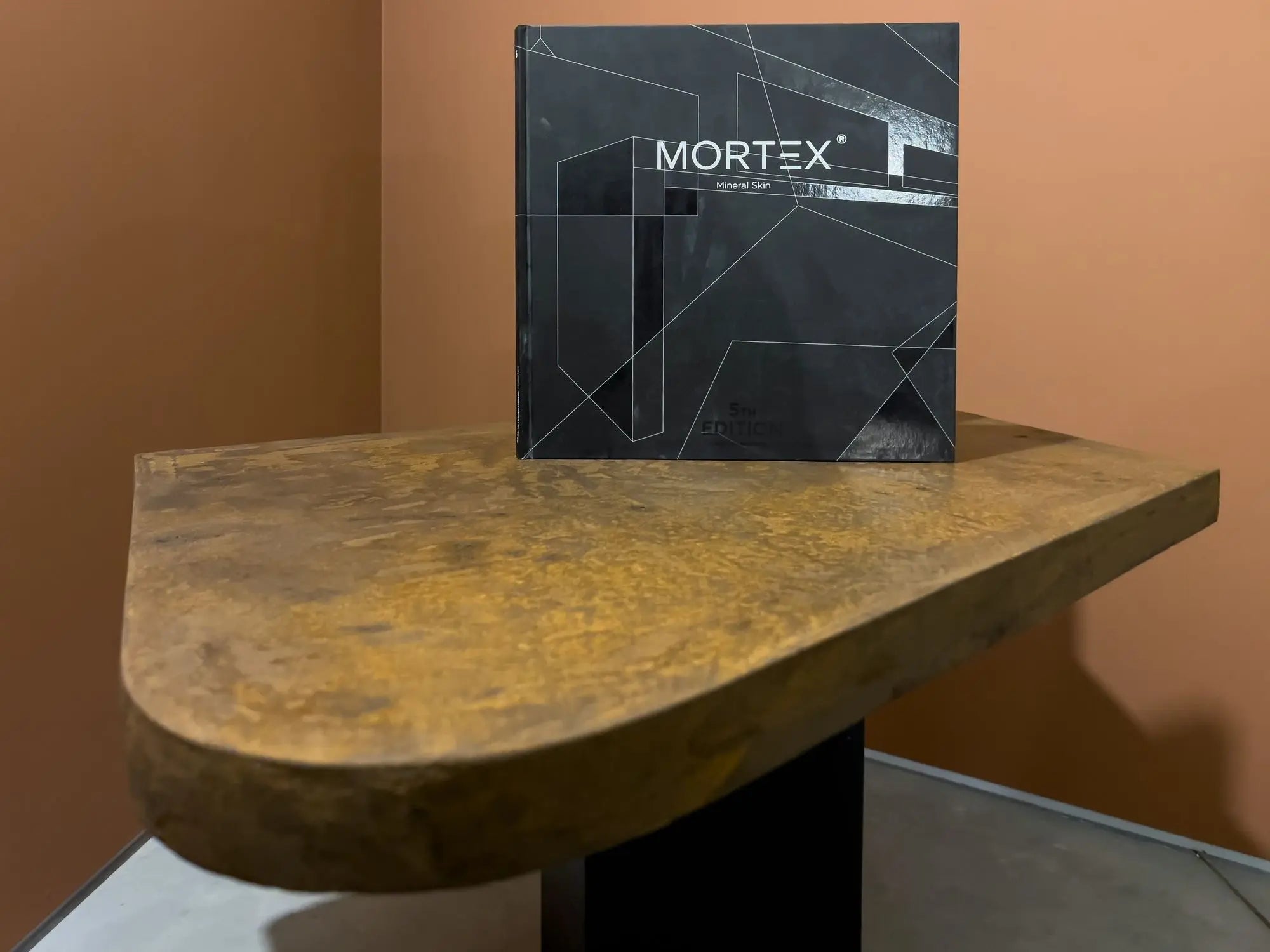 Table basse en béton ciré MORTEX® Rusty - The Concrete Table Co.