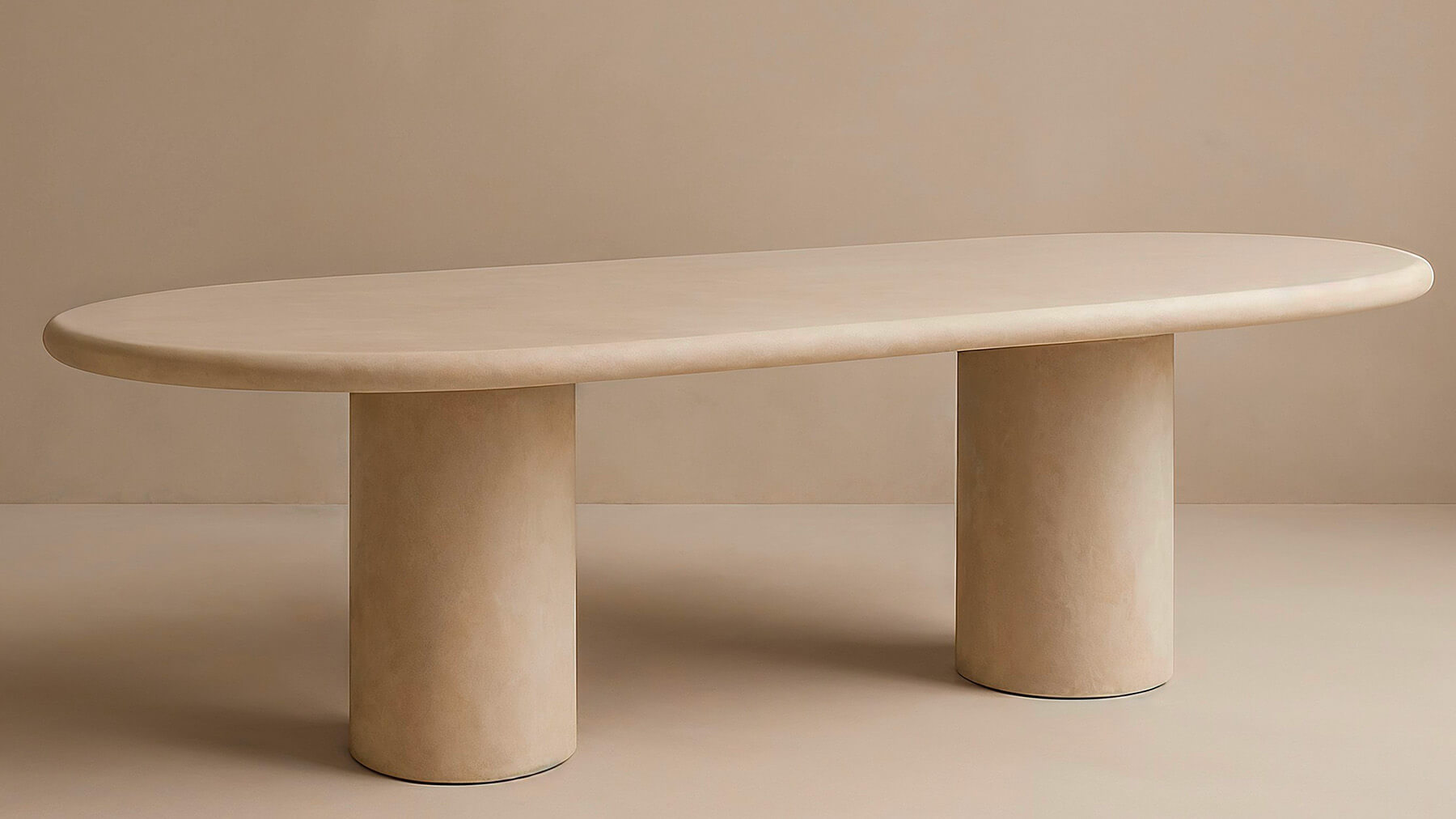 Une table ovale modèle Ovella en Mortex beige clair