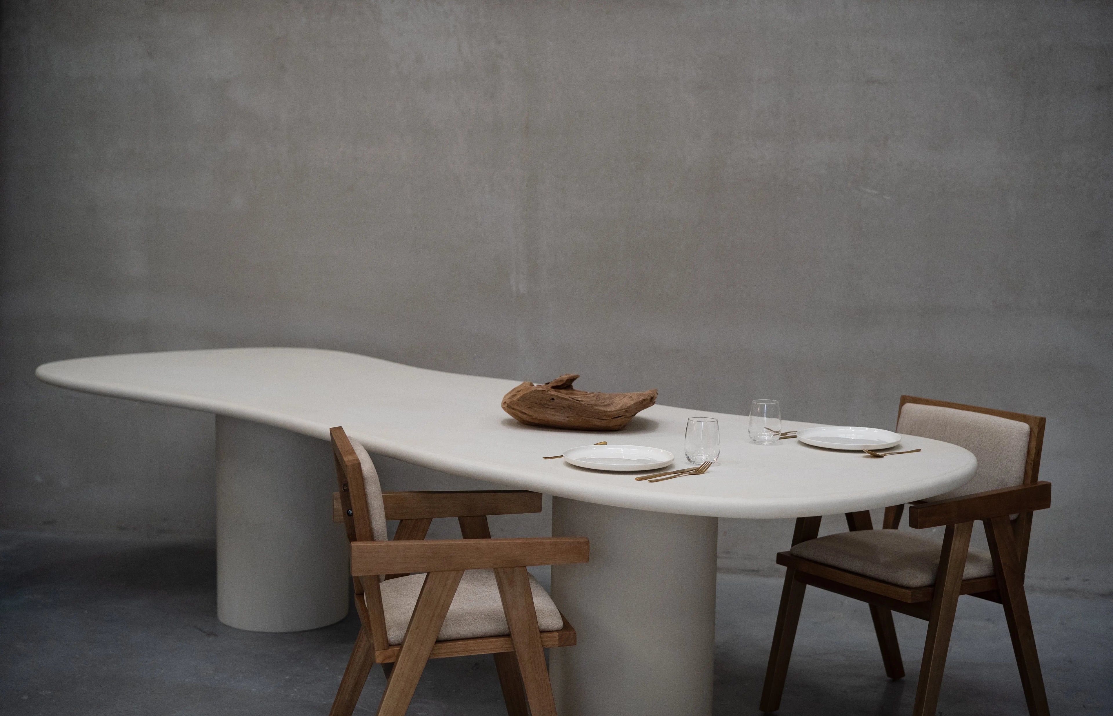 Amara - Organic dining table in MORTEX® – The Concrete Table Co.
