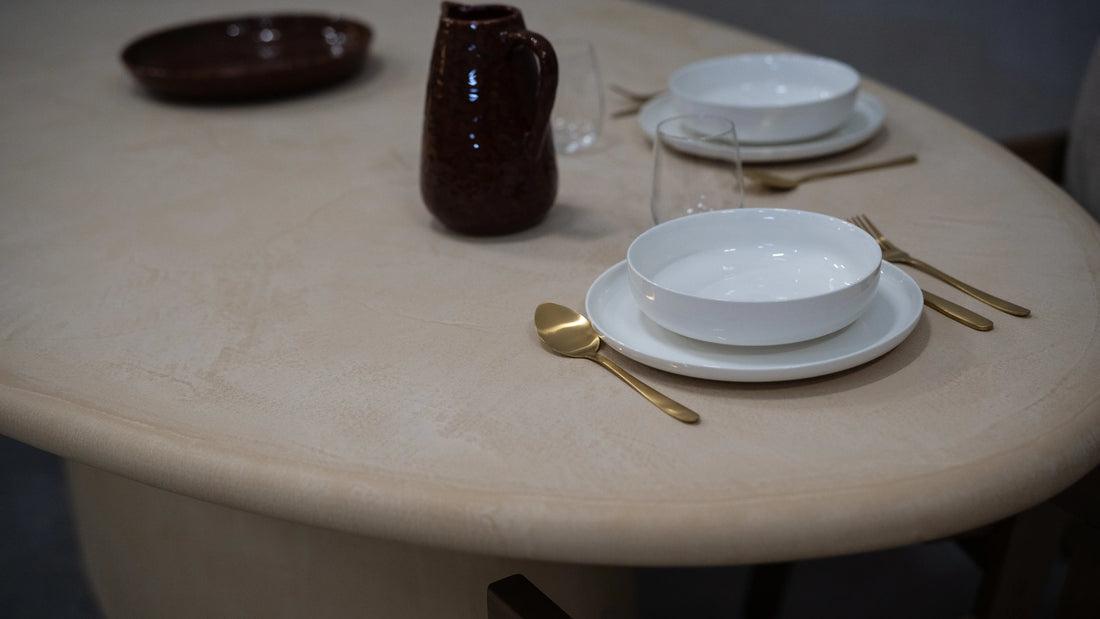 Amelia XXL - Table à manger ellipse en béton ciré (MORTEX®) The Concrete Table Co.