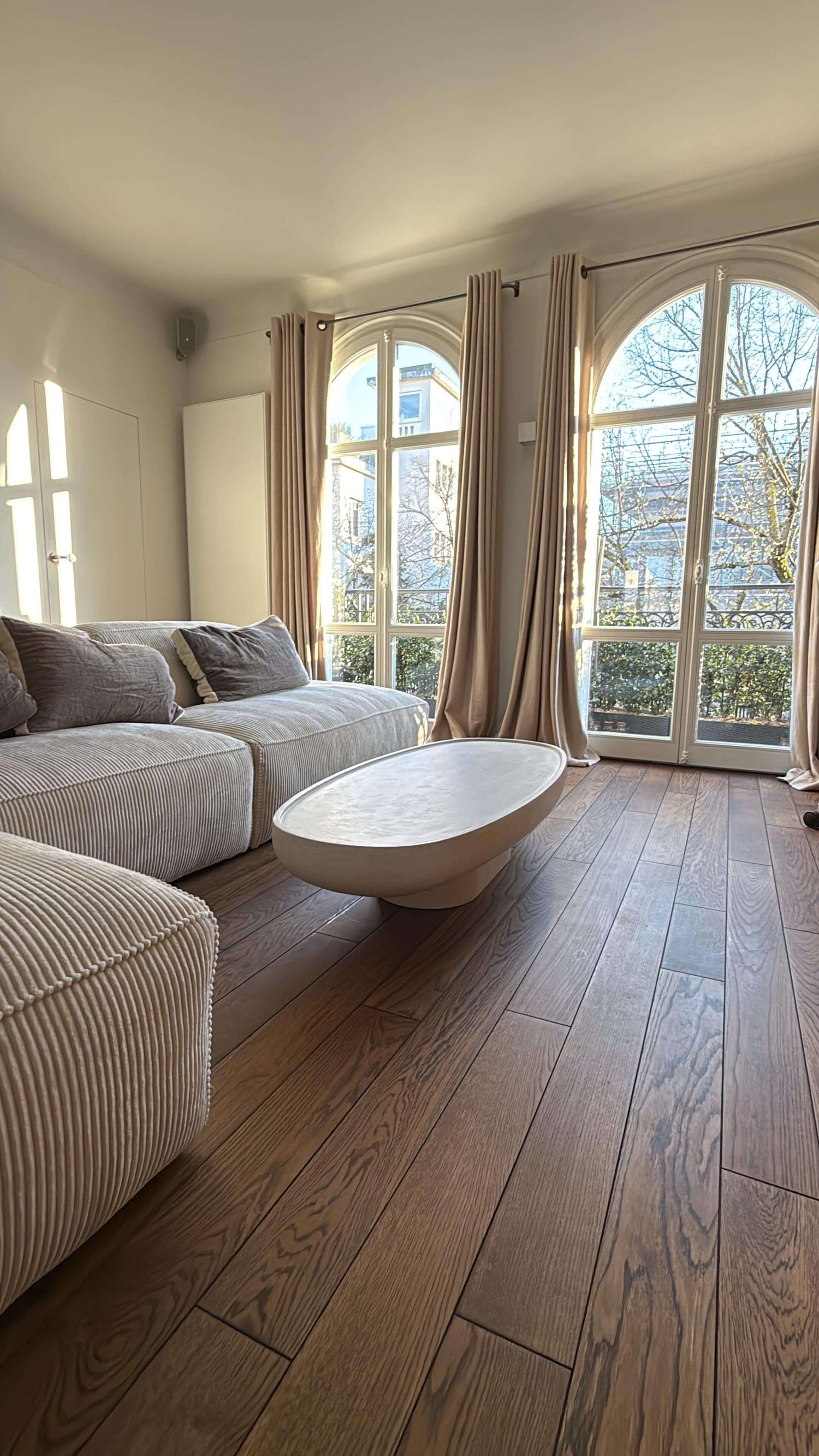 Table basse Eva en Mortex® dans un salon chez un client