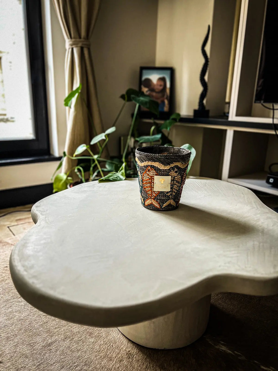 Table basse en béton ciré organique MORTEX® Huevo - The Concrete Table Co.