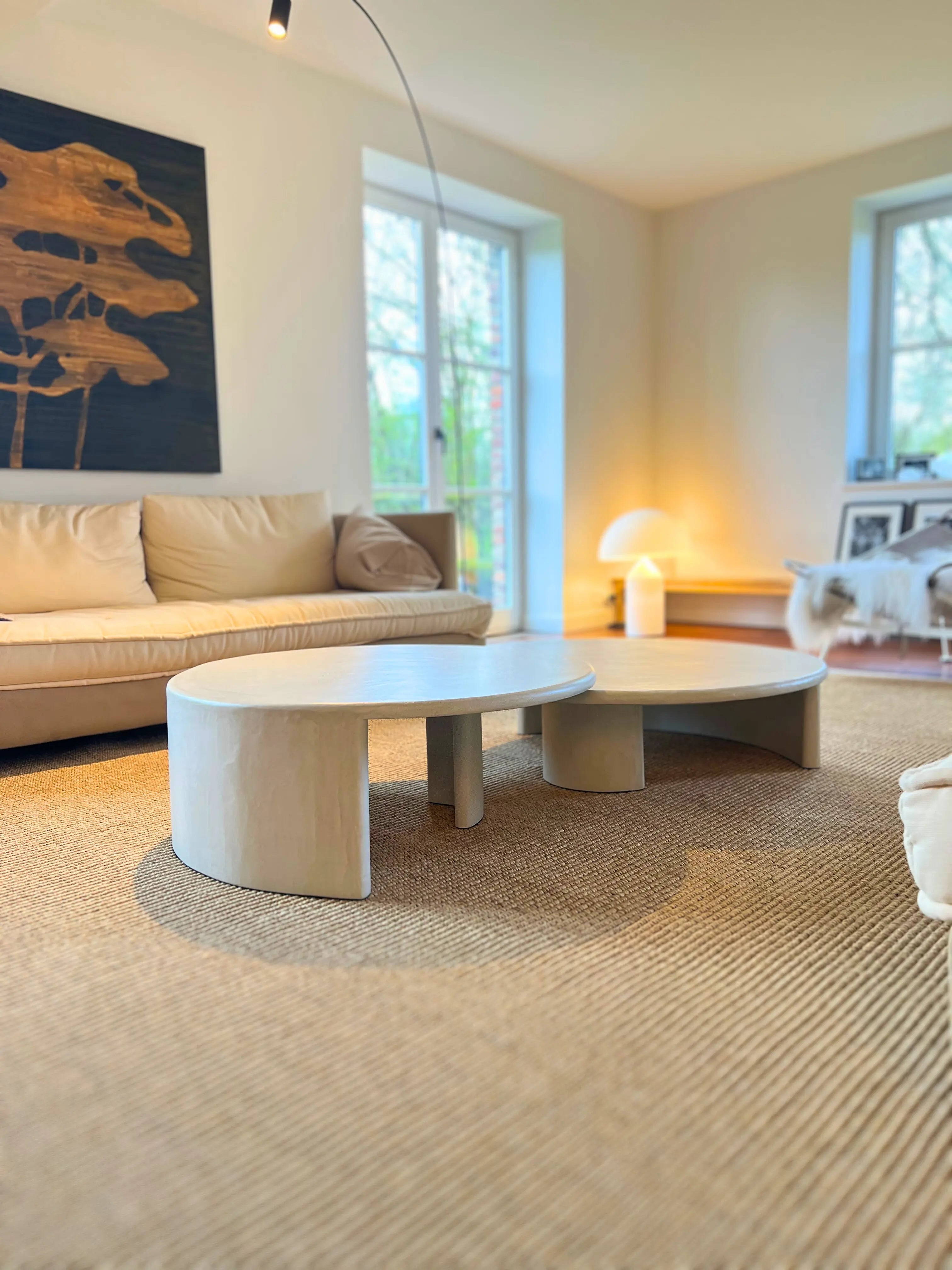 Helena - Tables basses gigognes en béton ciré MORTEX® dans un salon chez un client