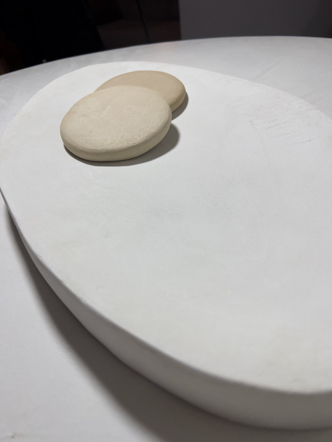 Plateau ellipse en MORTEX® The Concrete Table Co.