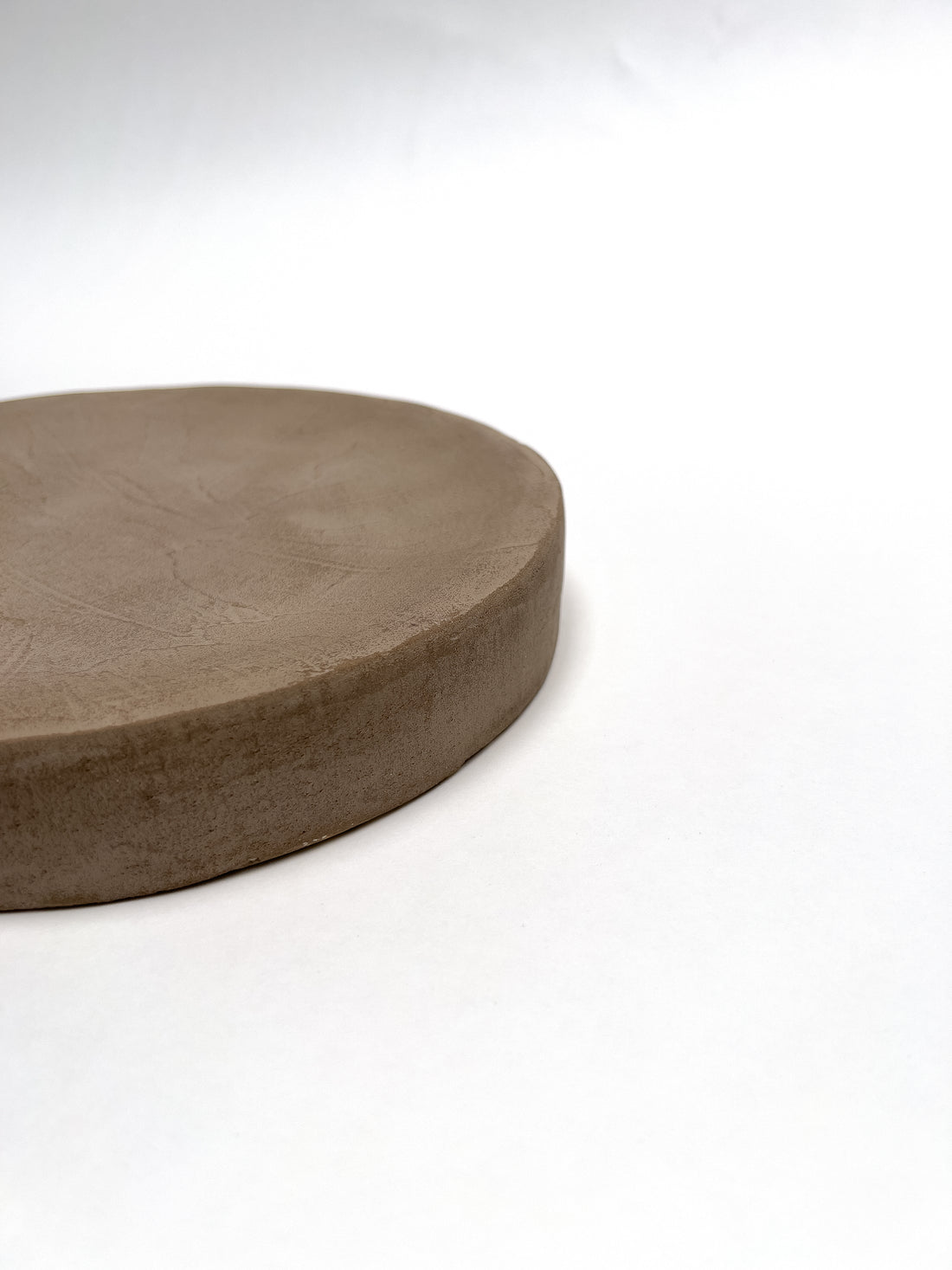 Plateau circulaire en MORTEX® The Concrete Table Co.